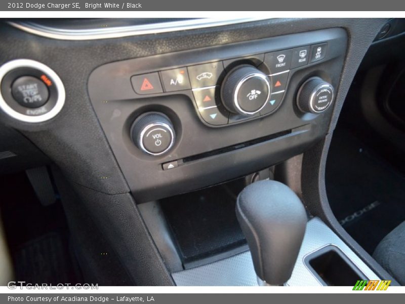 Bright White / Black 2012 Dodge Charger SE
