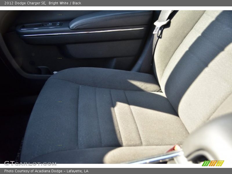 Bright White / Black 2012 Dodge Charger SE