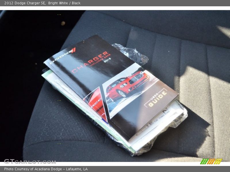 Bright White / Black 2012 Dodge Charger SE