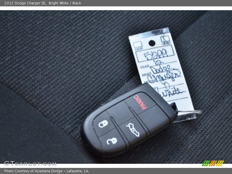 Bright White / Black 2012 Dodge Charger SE