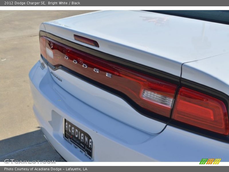 Bright White / Black 2012 Dodge Charger SE