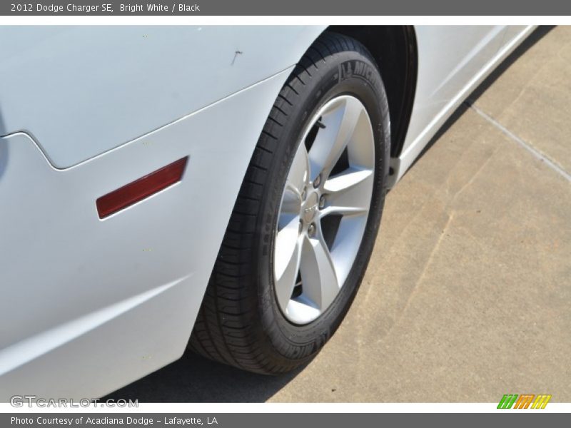Bright White / Black 2012 Dodge Charger SE
