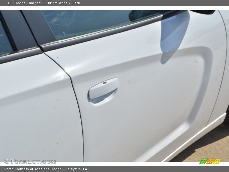 Bright White / Black 2012 Dodge Charger SE