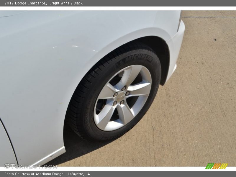 Bright White / Black 2012 Dodge Charger SE