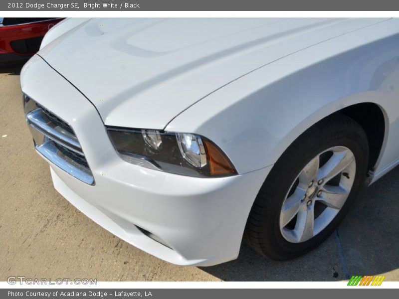 Bright White / Black 2012 Dodge Charger SE