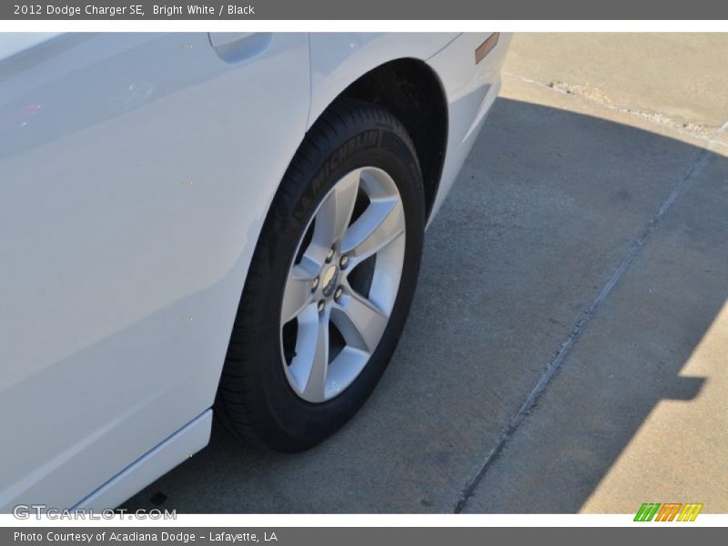 Bright White / Black 2012 Dodge Charger SE