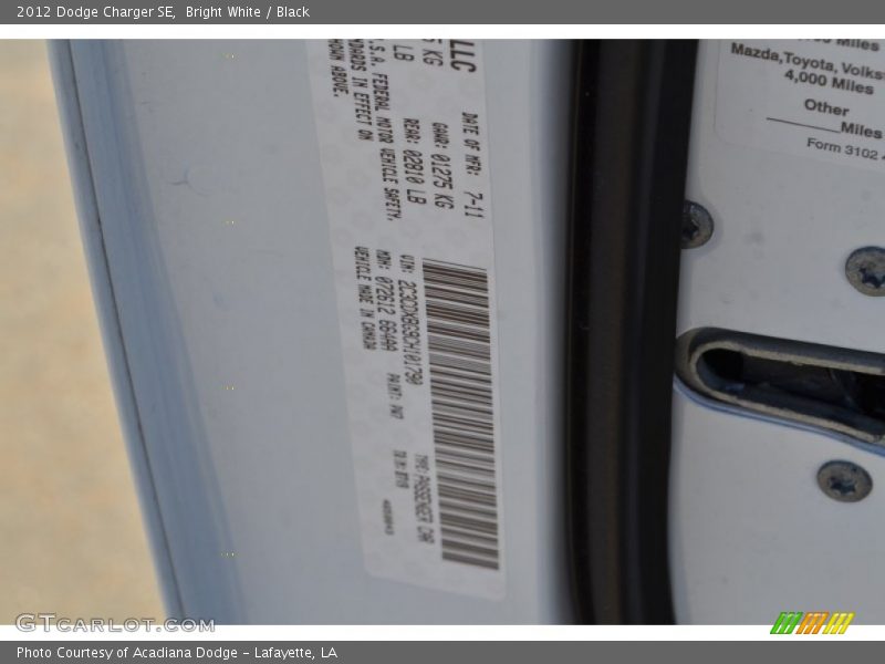 Bright White / Black 2012 Dodge Charger SE