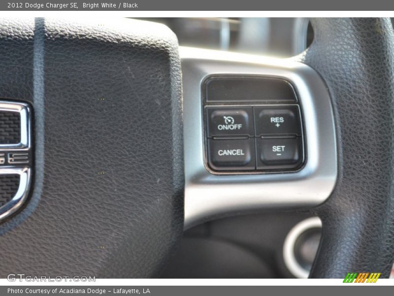 Bright White / Black 2012 Dodge Charger SE