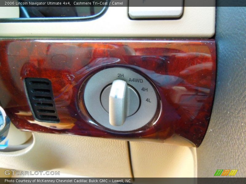 Cashmere Tri-Coat / Camel 2006 Lincoln Navigator Ultimate 4x4