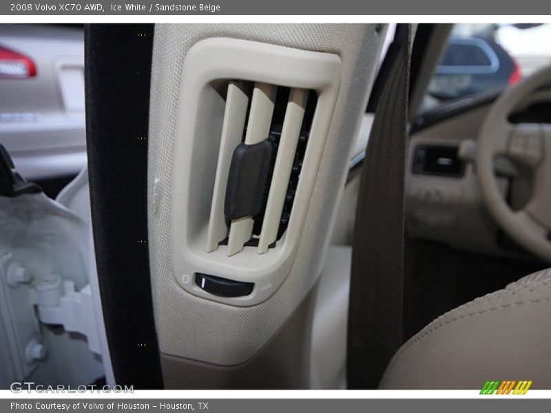 Ice White / Sandstone Beige 2008 Volvo XC70 AWD