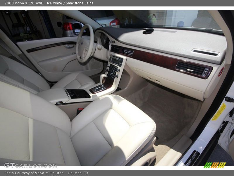 Ice White / Sandstone Beige 2008 Volvo XC70 AWD