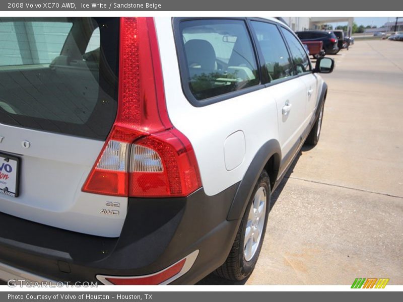 Ice White / Sandstone Beige 2008 Volvo XC70 AWD