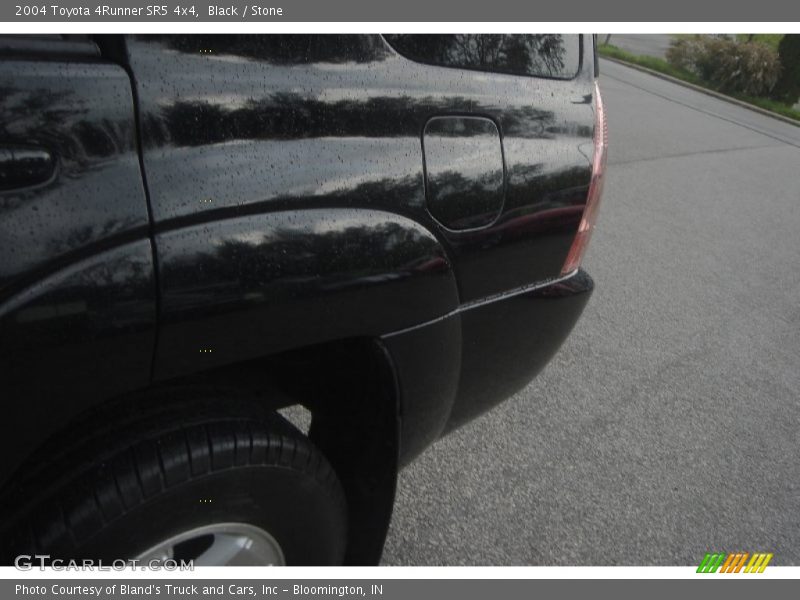 Black / Stone 2004 Toyota 4Runner SR5 4x4