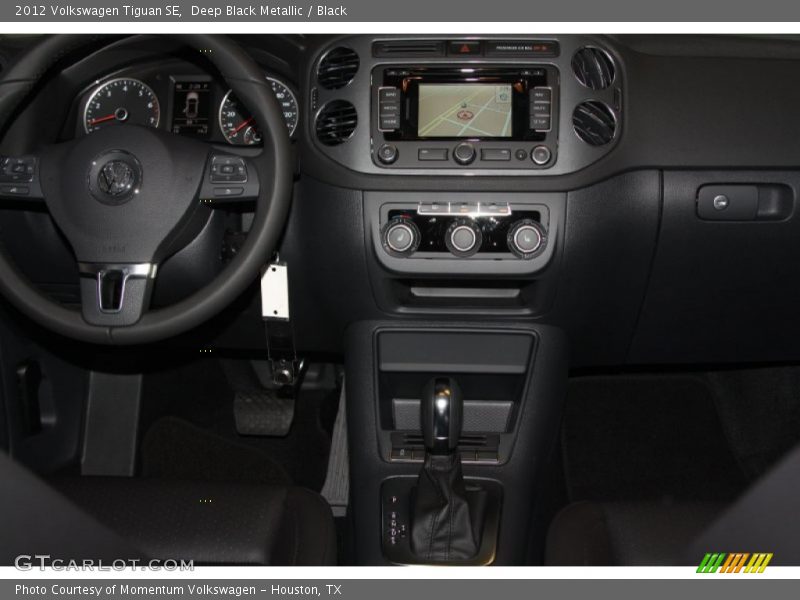 Deep Black Metallic / Black 2012 Volkswagen Tiguan SE