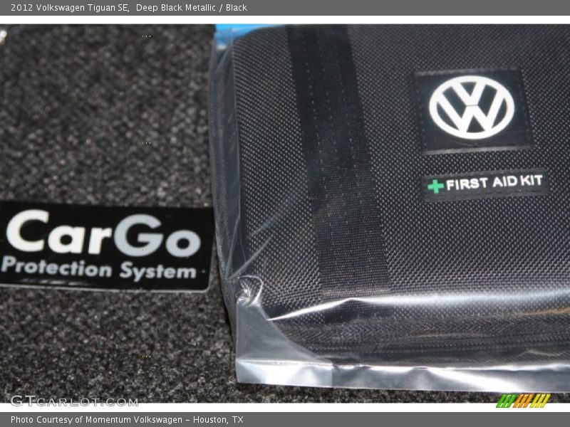 Deep Black Metallic / Black 2012 Volkswagen Tiguan SE