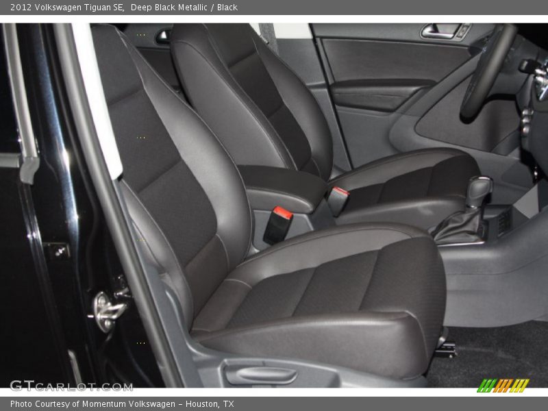 Deep Black Metallic / Black 2012 Volkswagen Tiguan SE