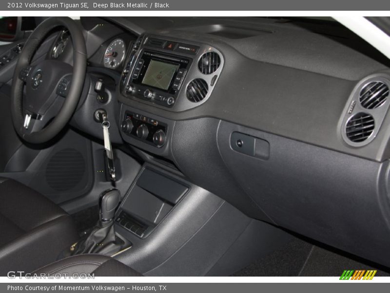 Deep Black Metallic / Black 2012 Volkswagen Tiguan SE
