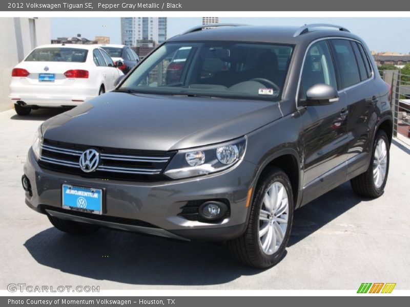 Pepper Gray Metallic / Black 2012 Volkswagen Tiguan SE