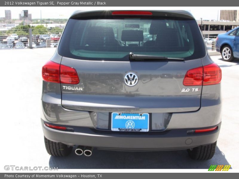 Pepper Gray Metallic / Black 2012 Volkswagen Tiguan SE