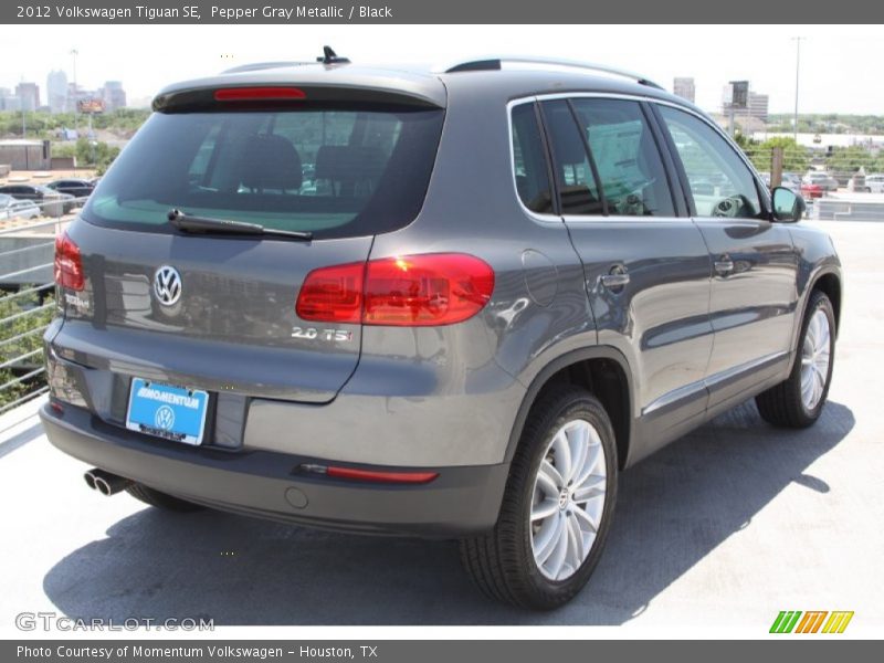 Pepper Gray Metallic / Black 2012 Volkswagen Tiguan SE
