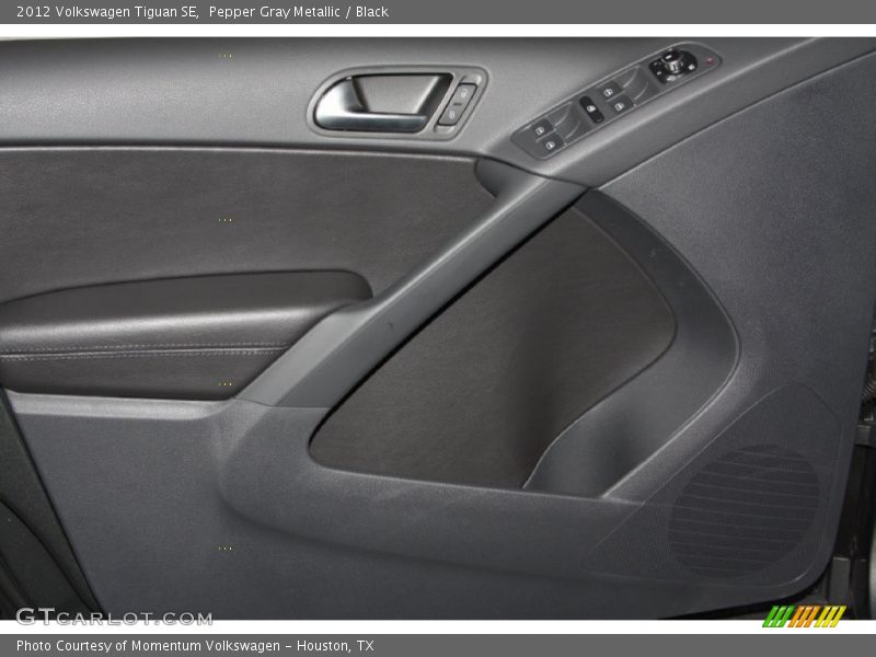 Pepper Gray Metallic / Black 2012 Volkswagen Tiguan SE