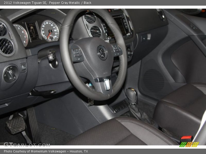 Pepper Gray Metallic / Black 2012 Volkswagen Tiguan SE