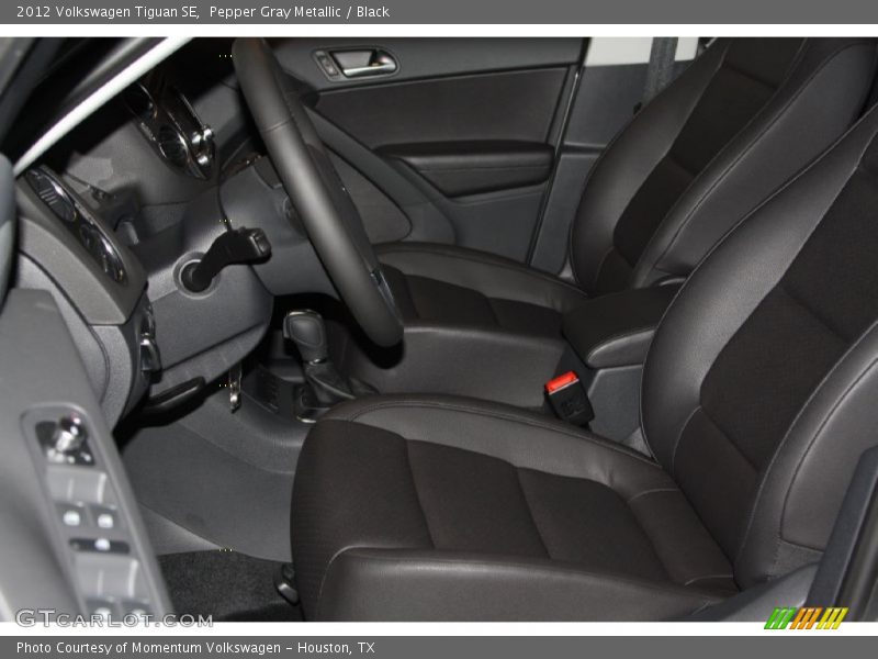 Pepper Gray Metallic / Black 2012 Volkswagen Tiguan SE