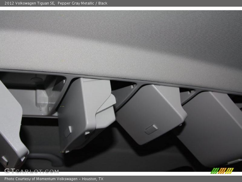 Pepper Gray Metallic / Black 2012 Volkswagen Tiguan SE