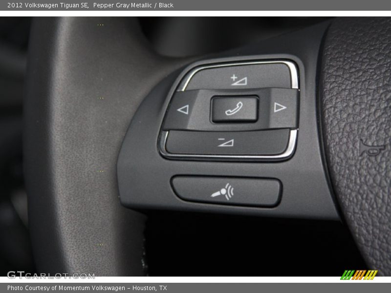 Pepper Gray Metallic / Black 2012 Volkswagen Tiguan SE