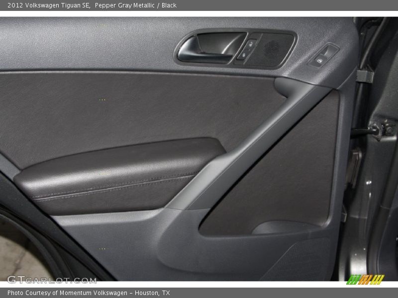 Pepper Gray Metallic / Black 2012 Volkswagen Tiguan SE