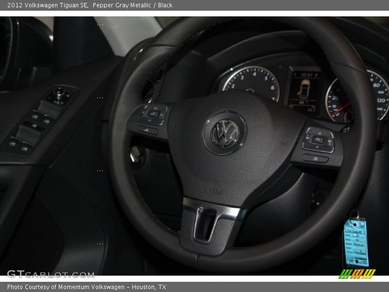 Pepper Gray Metallic / Black 2012 Volkswagen Tiguan SE