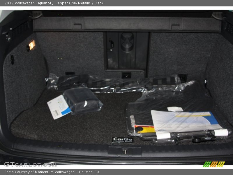 Pepper Gray Metallic / Black 2012 Volkswagen Tiguan SE