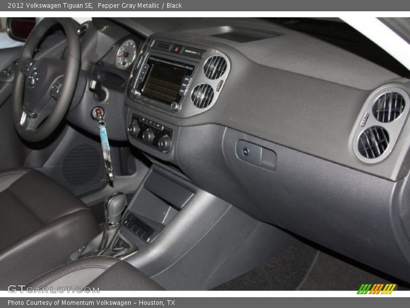 Pepper Gray Metallic / Black 2012 Volkswagen Tiguan SE
