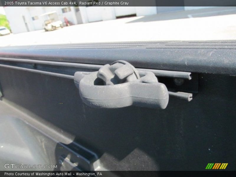 Radiant Red / Graphite Gray 2005 Toyota Tacoma V6 Access Cab 4x4
