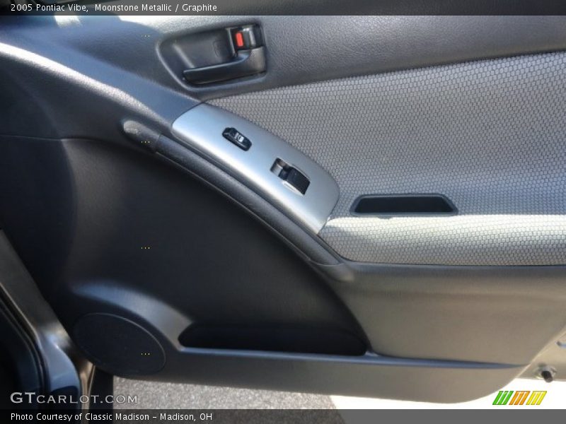Moonstone Metallic / Graphite 2005 Pontiac Vibe