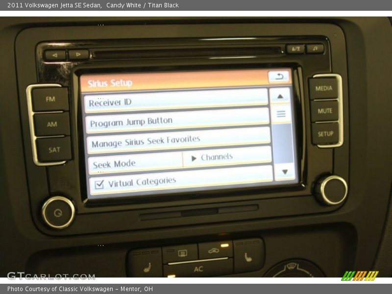 Candy White / Titan Black 2011 Volkswagen Jetta SE Sedan