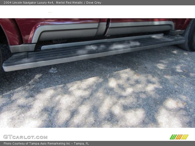 Merlot Red Metallic / Dove Grey 2004 Lincoln Navigator Luxury 4x4