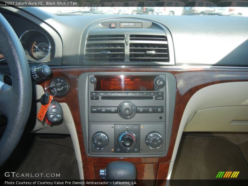 Black Onyx / Tan 2007 Saturn Aura XE