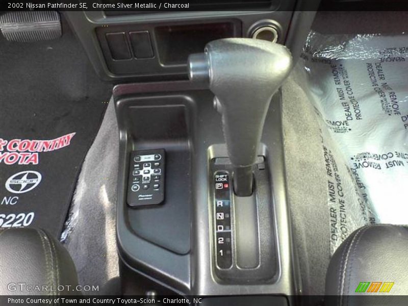 Chrome Silver Metallic / Charcoal 2002 Nissan Pathfinder SE
