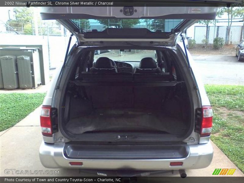 Chrome Silver Metallic / Charcoal 2002 Nissan Pathfinder SE