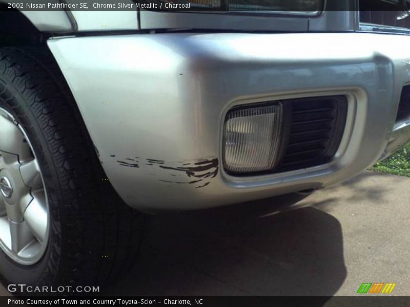 Chrome Silver Metallic / Charcoal 2002 Nissan Pathfinder SE