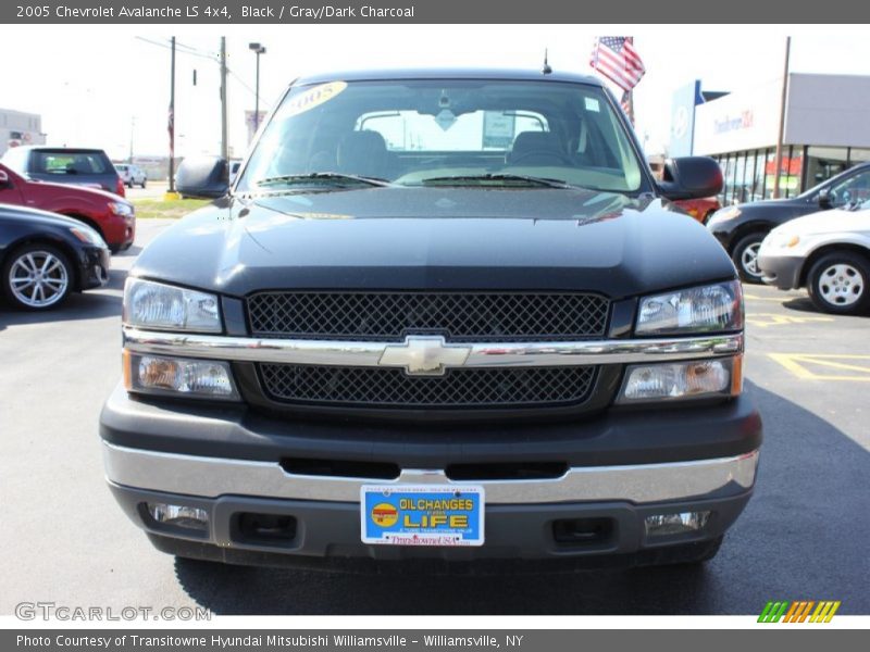 Black / Gray/Dark Charcoal 2005 Chevrolet Avalanche LS 4x4