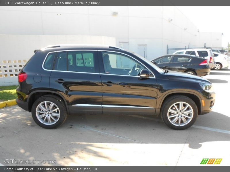 Deep Black Metallic / Black 2012 Volkswagen Tiguan SE