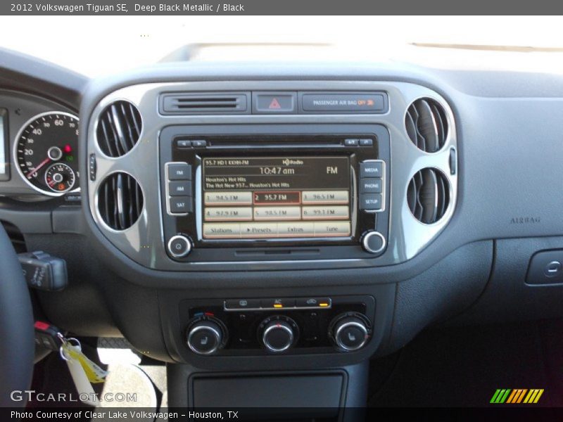 Deep Black Metallic / Black 2012 Volkswagen Tiguan SE
