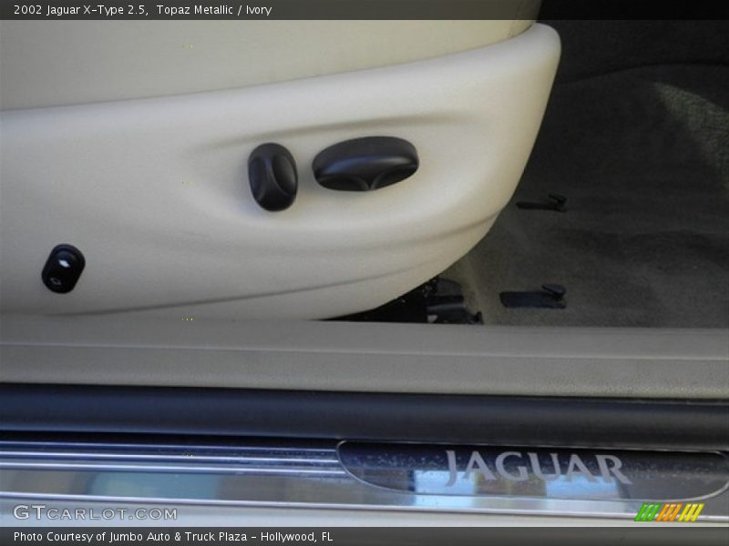 Topaz Metallic / Ivory 2002 Jaguar X-Type 2.5