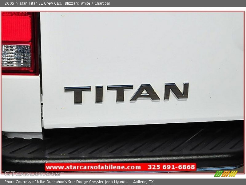 Blizzard White / Charcoal 2009 Nissan Titan SE Crew Cab