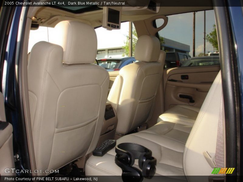 Dark Blue Metallic / Tan/Neutral 2005 Chevrolet Avalanche LT 4x4
