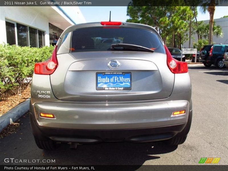 Gun Metallic / Black/Silver Trim 2011 Nissan Juke S