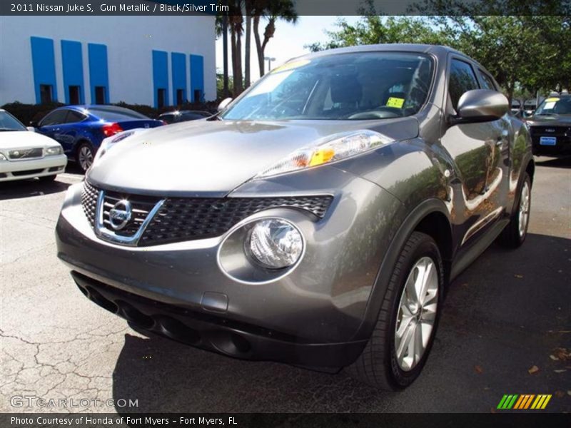 Gun Metallic / Black/Silver Trim 2011 Nissan Juke S
