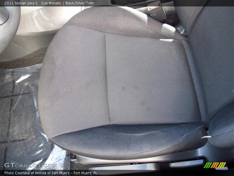 Gun Metallic / Black/Silver Trim 2011 Nissan Juke S